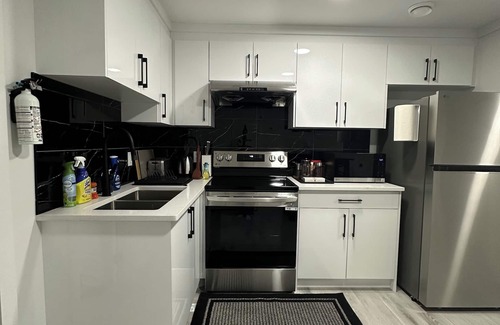 Southeast Edmonton House | Cozy 1BR suite | Ideal for Monthly Stays