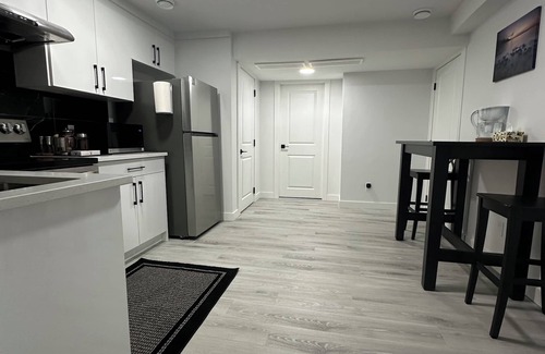 Southeast Edmonton House | Cozy 1BR suite | Ideal for Monthly Stays