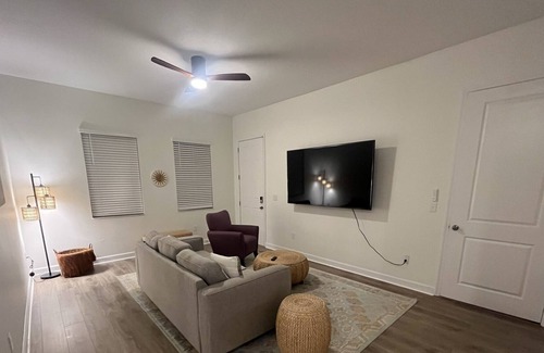 Balm House | Cozy 1BR Suite with Kitchenette
