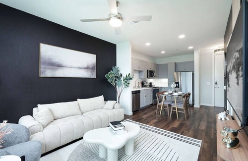 Southtown Apartment | Cozy 1BR-w/Parking & Pool, Near Rvrwlk & Conv Ctr