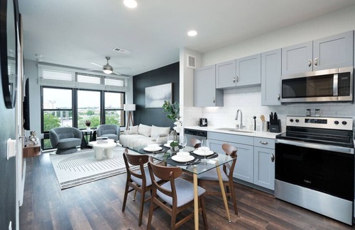 Southtown Apartment | Cozy 1BR-w/Parking & Pool, Near Rvrwlk & Conv Ctr