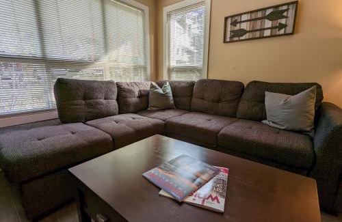 Whistler Creekside House | Cozy 1BR Walk to Gondola, Sleep 4, Free Parking
