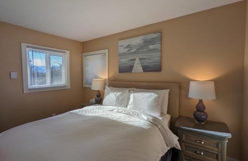 Whistler Creekside House | Cozy 1BR Walk to Gondola, Sleep 4, Free Parking