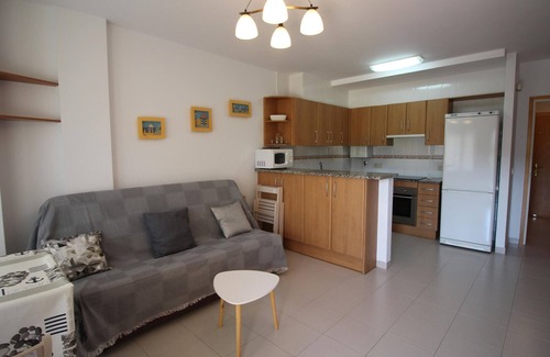 Llanca Apartment | Cozy 1st-Floor Apartment with Terrace, 150m from Grifeu Beach - Sleeps 4