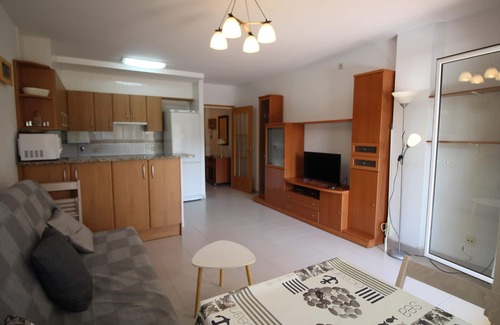 Llanca Apartment | Cozy 1st-Floor Apartment with Terrace, 150m from Grifeu Beach - Sleeps 4