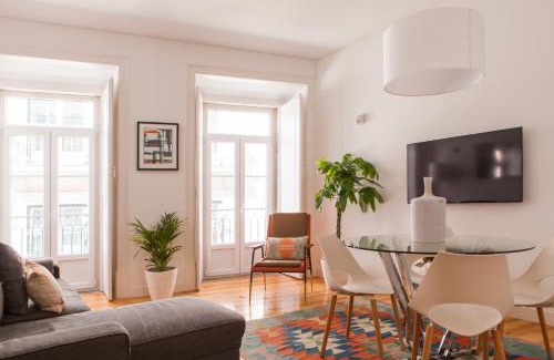 Encarnacao Apartment | Cozy 1st Floor Flat Central Chiado District With Balconies and AC 19th Century building