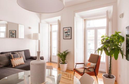 Encarnacao Apartment | Cozy 1st Floor Flat Central Chiado District With Balconies and AC 19th Century building