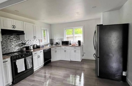 Northwest Edmonton House | Cozy 2 BDRM Bungalow 1