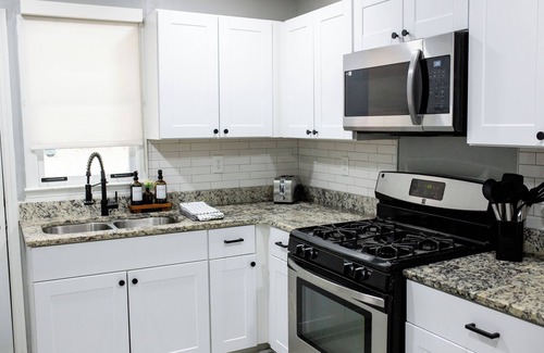 Belvedere Park House | Cozy 2-bdrm Duplex, 15 min from Downtown Atlanta, Beautifully Remodeled, Unit B