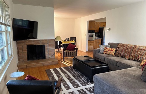 University Heights House | Cozy 2-bdrm home minutes from Kinnick and Melrose tailgating, AC, WiFi, parking