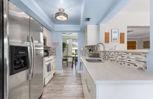 Clearwater House | Cozy 2 Bed 2 Bath Home Near Beaches and Downtown Dunedin.