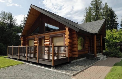 Clearwater Apartment | Cozy 2 bed 2 bath Log home Alpine Meadows