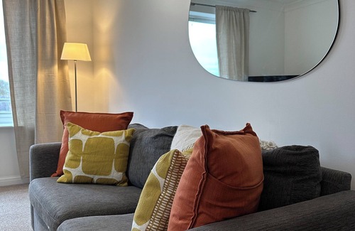 Reading Apartment | Cozy 2-Bed Flat in Reading with Free Parking – Your Home Away From Home!