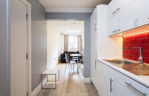 Latchmere Apartment | Cozy 2-Bed