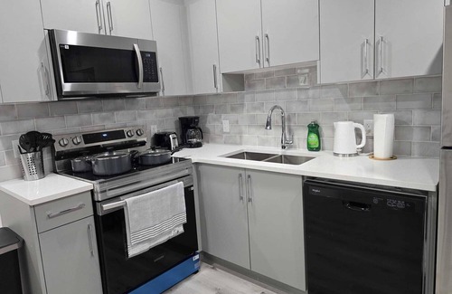 Southwest Edmonton House | Cozy 2-Bed Guest Suite in Southwest Edmonton |Wi-Fi | Netflix
