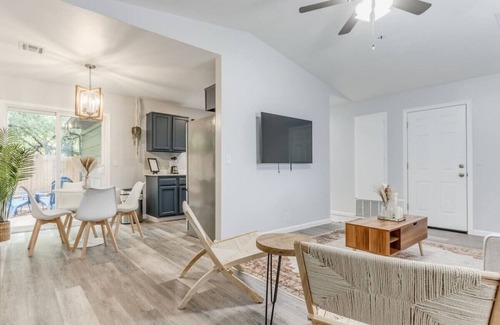 Edmond House | Cozy 2-Bed Home w/King Bed