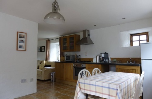 Hugginstown Cottage | Cozy 2-bedroom stone cottage with large garden