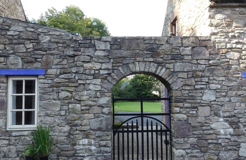 Hugginstown Cottage | Cozy 2-bedroom stone cottage with large garden