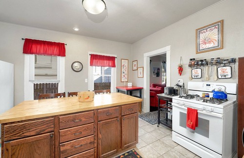 Oshkosh Apartment | Cozy 2 Bed in Oshkosh
