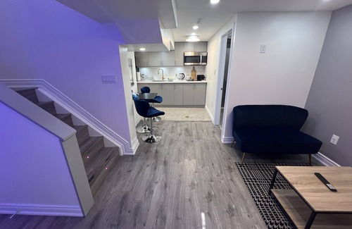 Streetsville House | Cozy 2 Bed Room Basement Apartment by HWY 401 Near Pearson International Airport