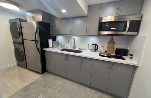 Streetsville House | Cozy 2 Bed Room Basement Apartment by HWY 401 Near Pearson International Airport