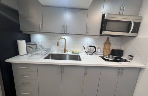 Streetsville House | Cozy 2 Bed Room Basement Apartment by HWY 401 Near Pearson International Airport