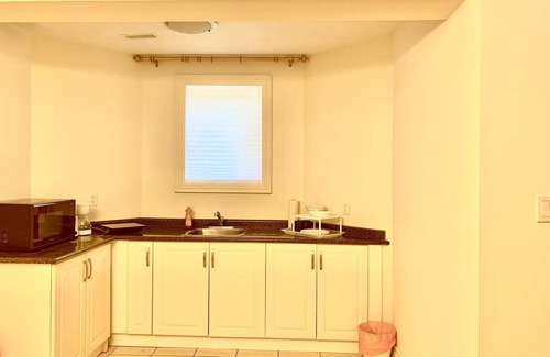 Willowdale House | Cozy 2 Bed suite in central North York (close to Subway)