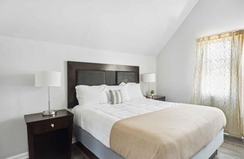 Mexicantown - Southwest Detroit House | Cozy 2-Bed Urban Retreat in Downtown Detroit Private
