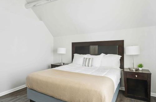 Mexicantown - Southwest Detroit House | Cozy 2-Bed Urban Retreat in Downtown Detroit Private