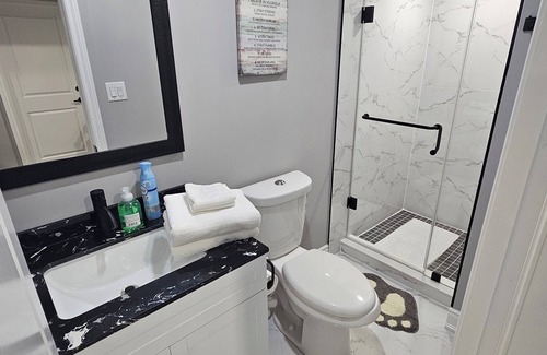 Rosemount Apartment | Cozy 2 Bedrm with separate entrancen