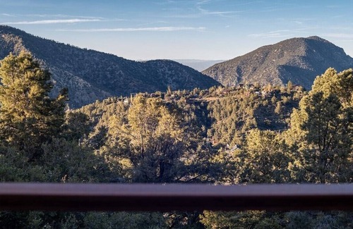 Pine Mountain Club Cabin | Cozy 2 Bedroom Cabin In Pine Mountain Club With Breathtaking View!