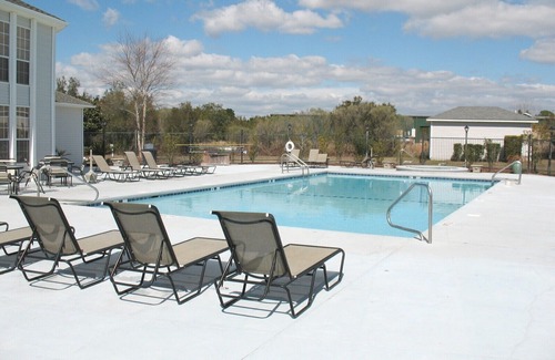 Gulf Shores Condo | Cozy 2 bedroom 2 bathroom condo. Sleeps 6. Just 4 miles from the Gulf!