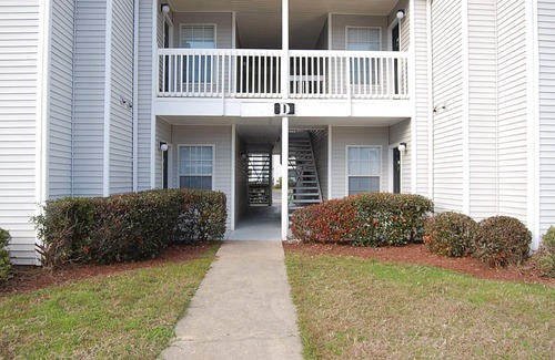 Gulf Shores Condo | Cozy 2 bedroom 2 bathroom condo. Sleeps 6. Just 4 miles from the Gulf!