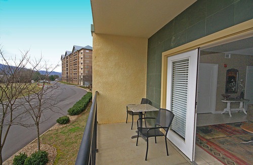 Pigeon Forge Condo | Cozy 2 Bedroom 2 Bathroom Condo In Heart Of Pigeon Forge