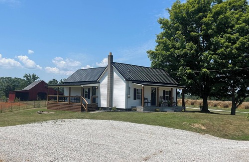 Monticello House | Cozy 2 bedroom/2 bath house located near lake with lots of privacy and parking!