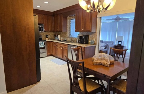 Gulf Gate Estates House | Cozy 2-bedroom 2bth house in charming Sarasota, FL minutes from Siesta Key Beach