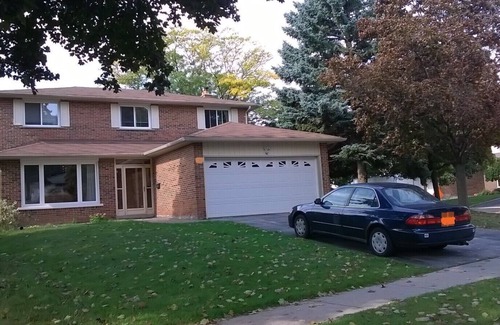Bridlewood House | Cozy 2 Bedroom and A Study Big Bright Basement Unit