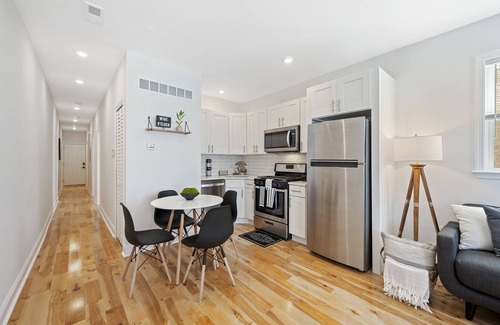 West Philadelphia Apartment | Cozy 2 bedroom apartment W/walkout deck!