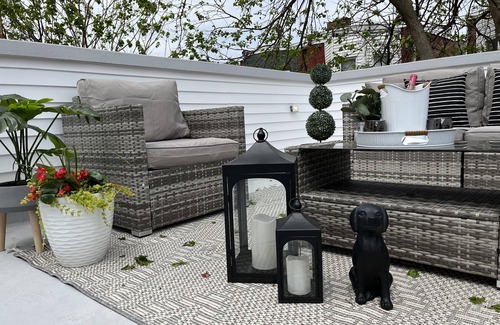 West Philadelphia Apartment | Cozy 2 bedroom apartment W/walkout deck!
