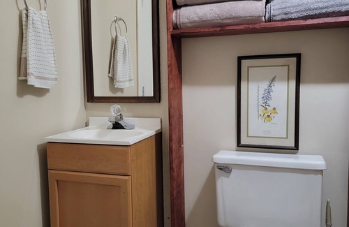 Buckhannon Apartment | Cozy 2-bedroom apartment nestled between Wesleyan & Academy School with AC, WiFi