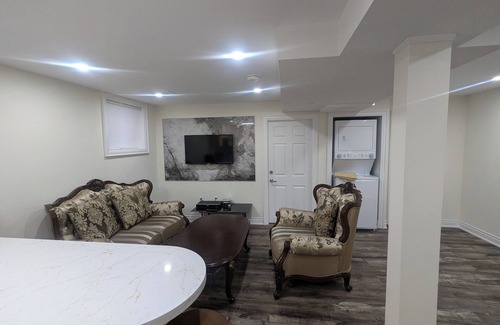 Brampton Apartment | Cozy 2-bedroom apartment in Brampton with AC, WiFi, and separate entrance