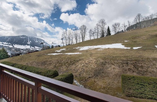 Megeve Apartment | Cozy 2-Bedroom Apartment in Megève - South-Facing Balcony, Near Lift, Parking, Pet-Friendly