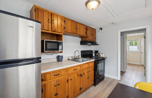 Southern Coast Apartment | Cozy 2-bedroom apartment in enjoyable Saco with WiFi