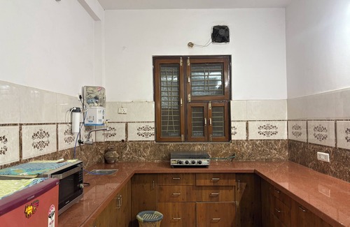 Kolar Road Apartment | Cozy 2-bedroom apartment in enchanting Bhopal with WiFi, AC