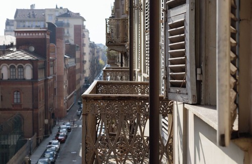 Historic Centre Apartment | Cozy 2-bedroom apartment in awesome Torino with WiFi, AC
