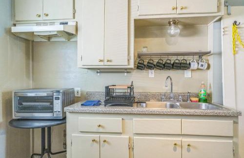 South Central Houston Apartment | Cozy 2-bedroom apartment in awesome Houston's museum district by Texas medctr