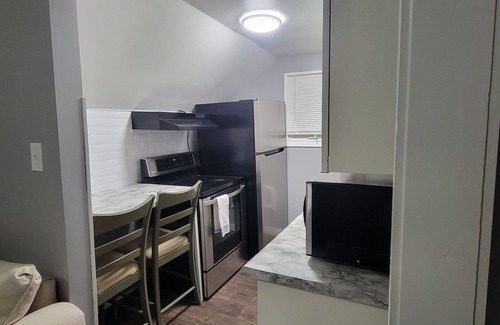 Benson Apartment | Cozy 2-bedroom apartment in awesome Omaha with AC, WiFi