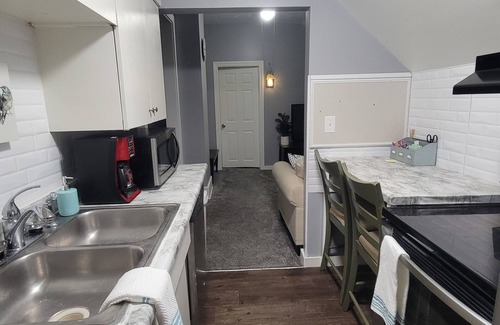 Benson Apartment | Cozy 2-bedroom apartment in awesome Omaha with AC, WiFi