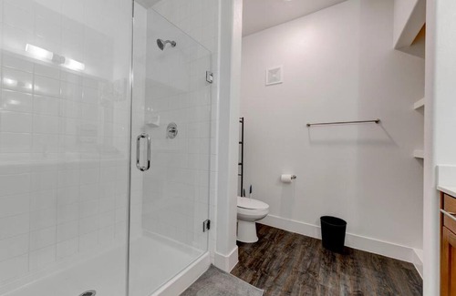 North Burnet Apartment | Cozy 2-bedroom apartment with pool view @ Domain Northside