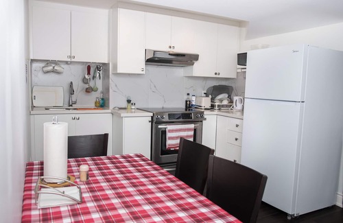 Richmond Hill House | Cozy 2-Bedroom Basement Apartment - Entire Place